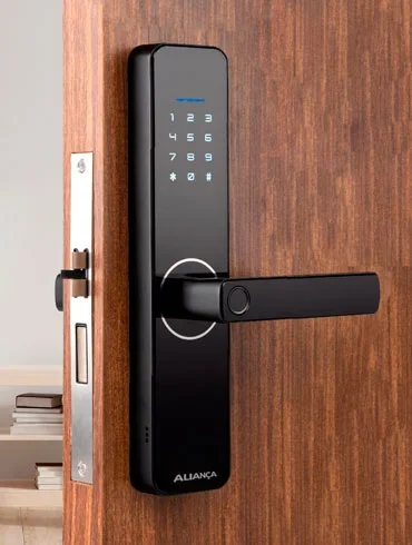 Instalacao-Fechadura-Eletronica-Chaveiro-em-Natal